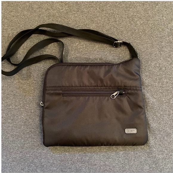 Pacsafe Daysafe Anti-theft Crossbody and Wallet - Picture 2 of 5